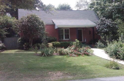 Sumrall Cottage | Longleaf Cottage Bed & Breakfast- Pet Friendly - Heated Pool - 41 Mile Bike Path