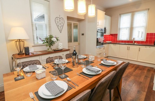 Kirkby Lonsdale Cottage | LONSDALE COTTAGE, family friendly, with open fire in Kirkby Lonsdale