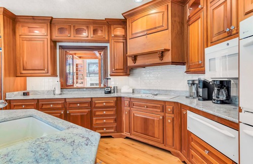 Blue Eye House | Look no further for your own private oasis on Table Rock Lake!