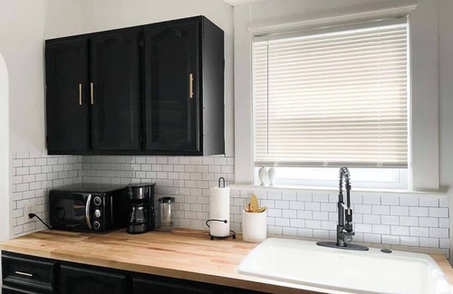 Lorain House | Look no further in Lorain! AC! Pets! 1st Floor