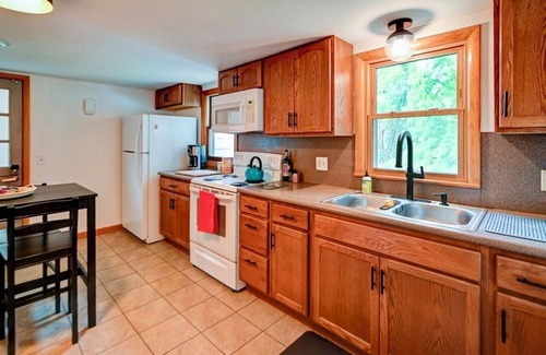 Verona Apartment | Look out at the treetops at the cozy Paoli Nest. Near Epic Systems and Madison.