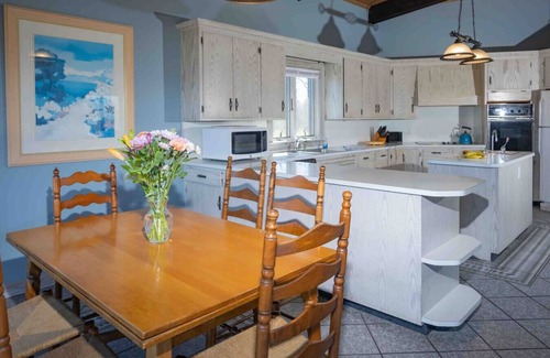 Dover House | Lookout Lodge a house with a 360 view