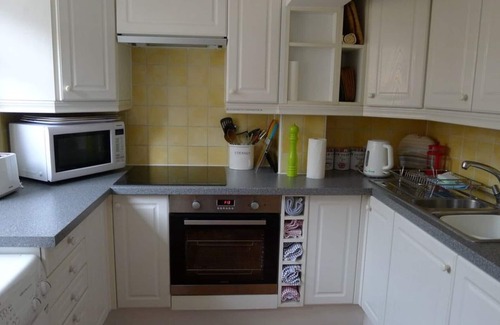 Southwold Cottage | Loom Cottage, Central SouthWold, Pet Friendly & Parking (Sleeps 4, 2 Bedroom)