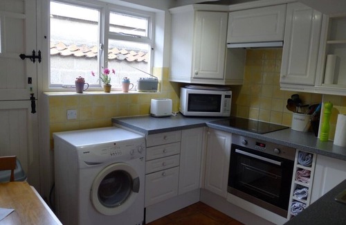 Southwold Cottage | Loom Cottage, Central SouthWold, Pet Friendly & Parking (Sleeps 4, 2 Bedroom)