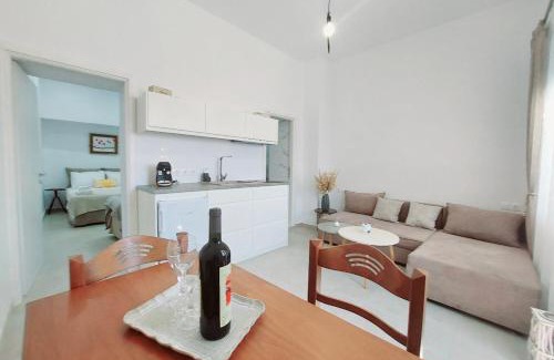 Adamas Apartment | LOR apparemment in center of Adamas