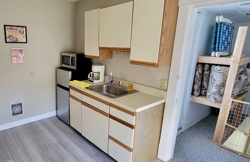 Lorain House | Lorain Lighthouse Beachfront House