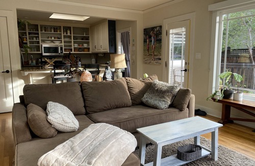 North Los Altos House | Los Altos Craftsman Retreat, 3 Bedrooms/2 Bathrooms, and a Cozy Living Room