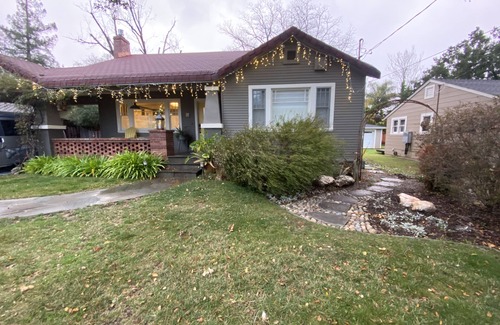 North Los Altos House | Los Altos Craftsman Retreat, 3 Bedrooms/2 Bathrooms, and a Cozy Living Room