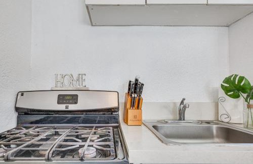 Los Angeles Apartment | Los Angeles Apartment with Patio, 4 Mi to Downtown!