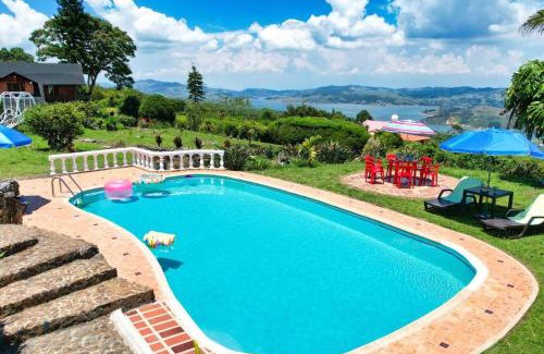 Calima Ski Chalet | Los de Arriba Hotel Cabaña familiar con piscina en Calima