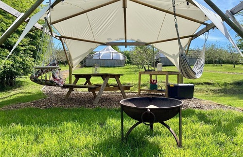 Longdon Cabin | Lotus Belle Tent With Private Deck, BBQ Garden And Hammock Overlooking Rutland Water