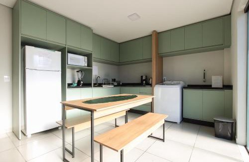 Guarapuava Apartment | Lou Suítes - Suíte 03 com 2 camas de casal - Conforto para sua Família