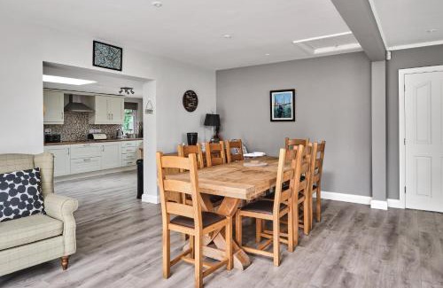 Enniskillen House | Loughside Lodge - Fermanagh 5 bed waterside bungalow