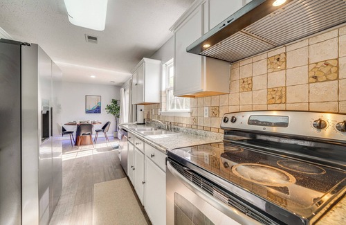 Highview House | Louisville Home w/Large Yard: 15 Mi to Downtown!