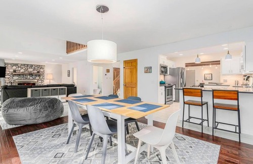 Stevensville House | Lounging at Lakewood in Southwest Michigan