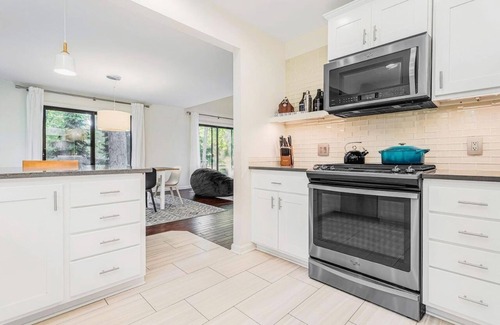 Stevensville House | Lounging at Lakewood in Southwest Michigan