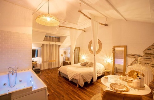Downtown Angers Bed & Breakfast | Love Room Bohème Les Petits Plaisirs