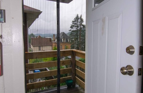 Wilmerding Apartment | Lovely 1 bedroom rental unit that sleeps 4 adults