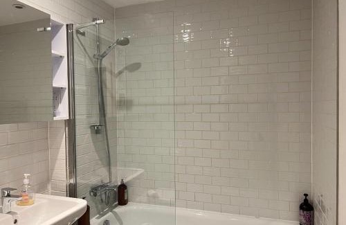 Woolwich Apartment | Lovely 1Bed flat 10mins to Canary Wharf & parking