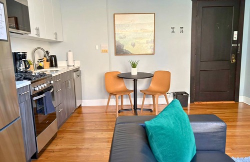 Roscoe Village Apartment | Lovely 1BR Apt in Lakeview