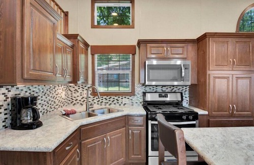 Gatlinburg - Pigeon Forge Cottage | Lovely 1BR Cottage with Loft