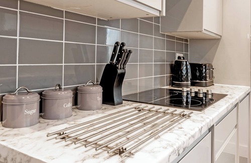 Sittingbourne House | Lovely 2 Bed 2 Bath House in the heart of Sittingbourne.