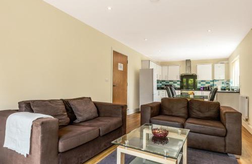 Stanwell Apartment | Lovely 2-Bed, 2-Bath Apt 5 Mins from Heathrow