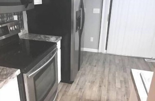 West Columbus House | Lovely 2-bedroom rental unit with free parkingn