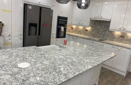 Potters Bar House | Lovely 3-Bed House in Potters Bar jacuzzi & 75inch