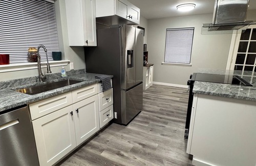 Fayetteville House | Lovely 3-bedroom 2.5 bath house 3 acres in Fayetteville with hot tub