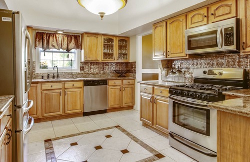 Read Boulevard East House | Lovely 3 BR home only 15mins from downtown NOLA by RedAwning