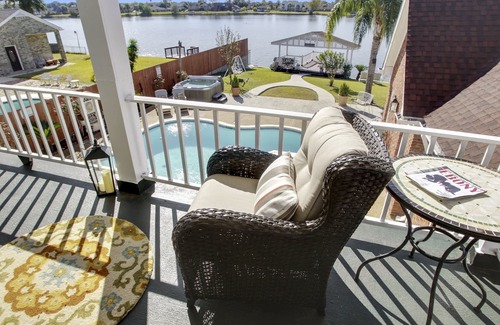 Read Boulevard East House | Lovely 3 BR home only 15mins from downtown NOLA/Permit #21-RSTR-19923 by RedAwning