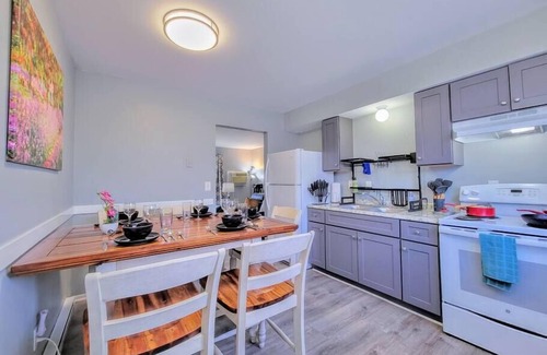 Mendota Apartment | Lovely 3BD Apt. K | free parking, great coffee!