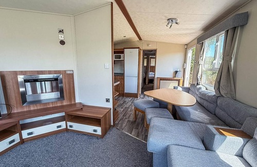Clacton-on-Sea House | Lovely 8 berth caravan at Valley Farm Holiday Park ref 46829V