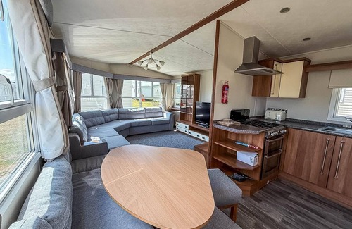 Clacton-on-Sea House | Lovely 8 berth caravan at Valley Farm Holiday Park ref 46829V
