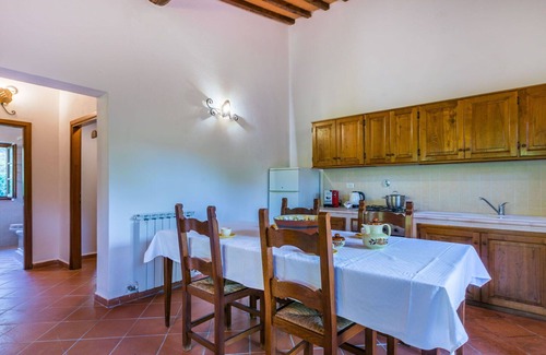 Castellina in Chianti Villa | Lovely apartment in villa for 4 guests with A/C, WIFI, pool, TV, patio and panoramic view