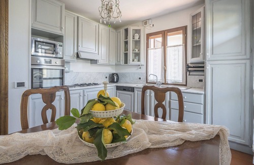 Seravezza Apartment | Lovely apartment for 6 people with hot tub, WIFI, A/C, balcony and pets allowed