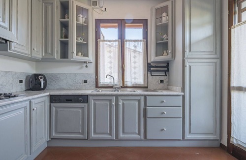 Seravezza Apartment | Lovely apartment for 6 people with hot tub, WIFI, A/C, balcony and pets allowed