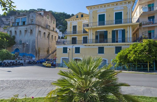 Vietri sul Mare Apartment | Lovely apartment for 6 guests with TV and terrace