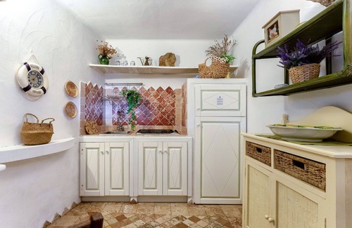 Capo d'Orso Apartment | Lovely apartment for 2 guests with A/C, TV and pets allowed