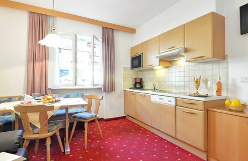 Albions Apartment | Lovely apartment for 4 guests with pool, WIFI, TV, balcony, pets allowed and parking