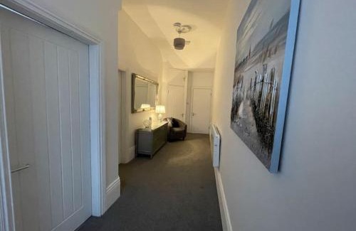 Cleethorpes Apartment | Lovely Apartment in Cleethorpes Beachfront Area sleeps up-to 10