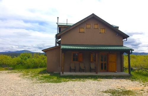 Truchas House | Lovely Casita with Beautiful Views & Northern New Mexico Serenity