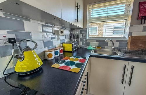 Scratby Ski Chalet | Lovely chalet with free Wi-Fi at Green Farm Park, Norfolk ref 43395G