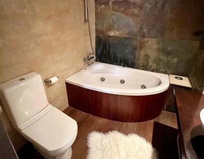 Santa Eulalia del Rio House | Lovely Ensuite Double Room in Shared Apartment in the Centre of Santa Eularia - close to the Beach, Shops, Bars and Restaurants