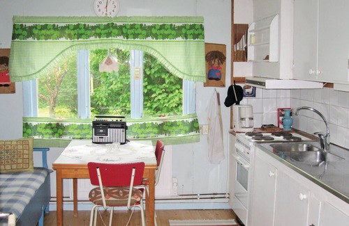 Kappelshamn House | Lovely home in Lärbro with kitchen