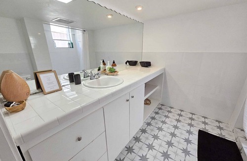 El Paso House | Lovely home in Manhattan Heights with game room, one block from Memorial Park.