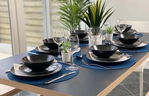 Poole House | Lovely house in a great location with Parking, WiFi & Smart TV - Near Poole & Bournemouth