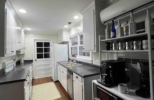 Due West House | Lovely house with AC in charming Due West