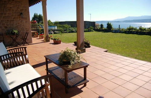 Rianxo Cottage | Lovely house, wonderfull views over the sea, free wi-fi, fireplace, bbq, garden